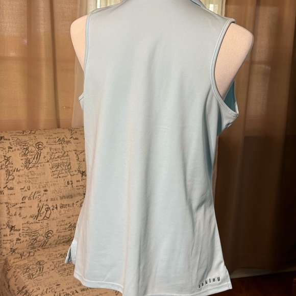 Like new Oakley ladies golf shirt - Picture 2 of 4